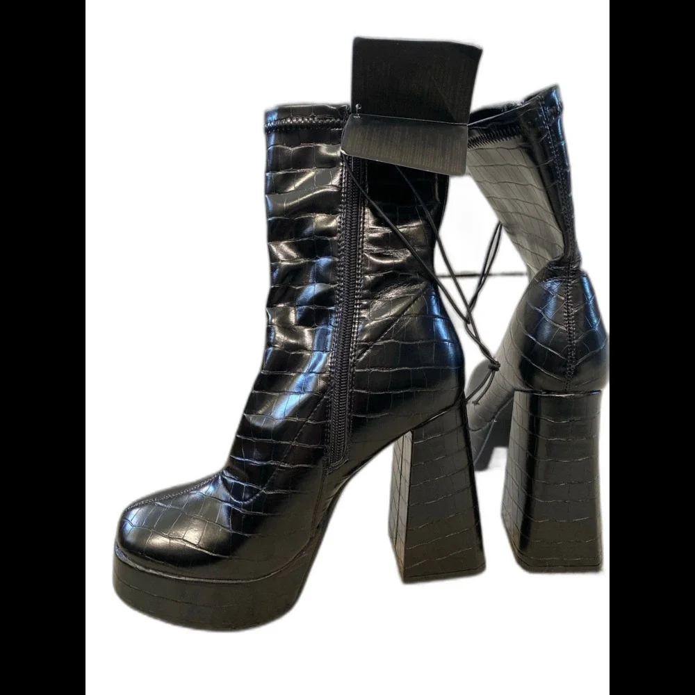 NWT Forever 21 Black Croc Embossed Faux Leather Platform Retro Chunky Heel 8